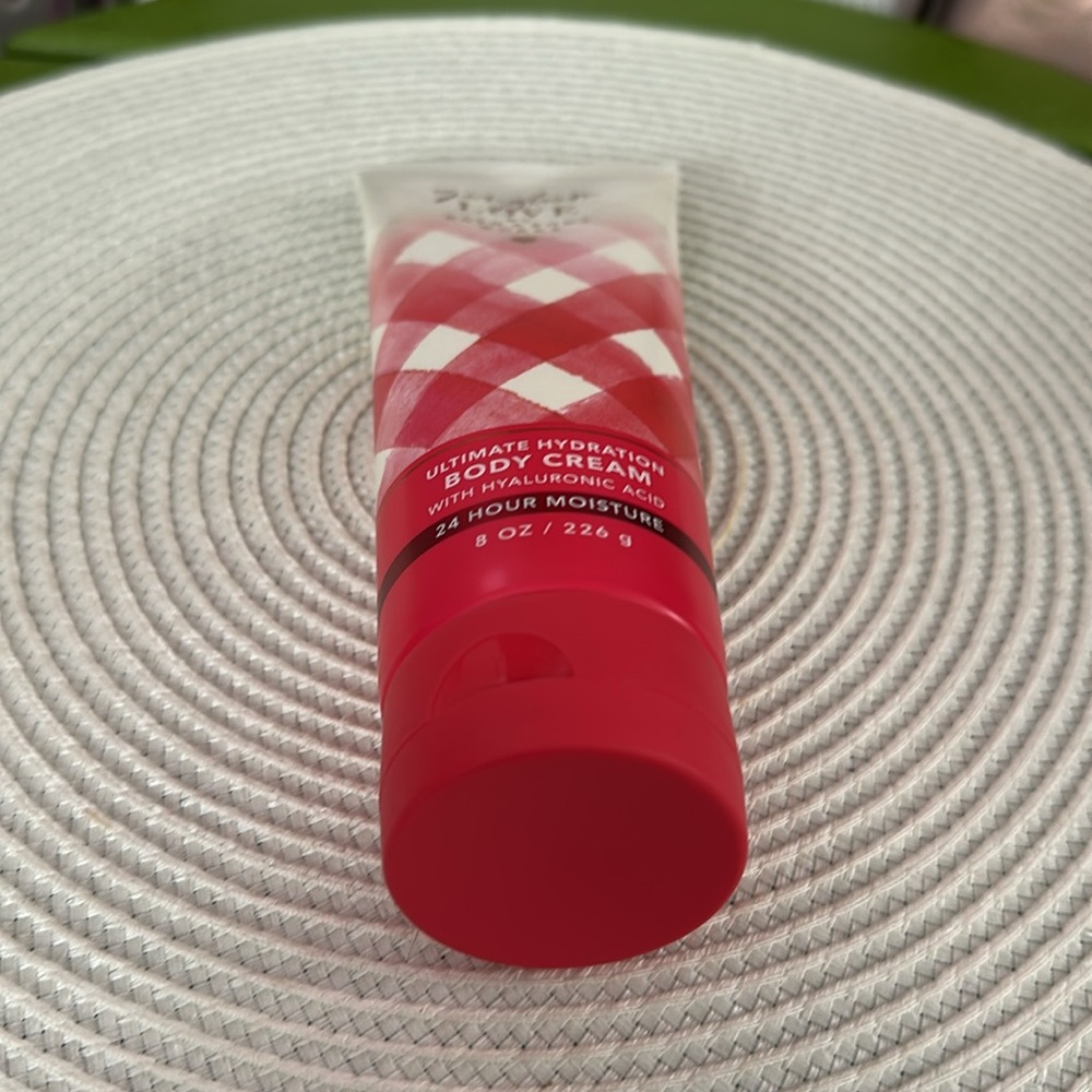 Bath & Body Works Gingham Love Body Cream - Picture 8 of 9